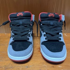 Nike SB Dunk Mid “Unsupreme”